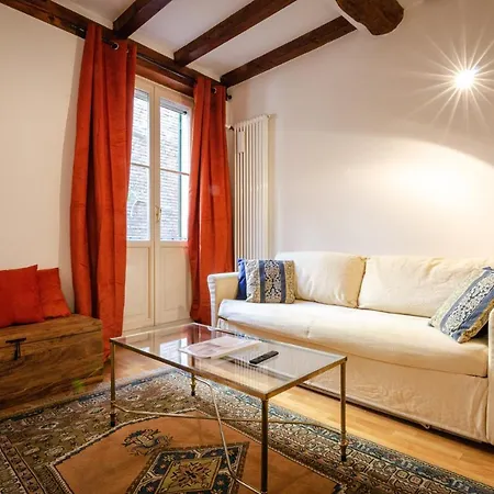 Lele Suite, In Centro Storico Διαμέρισμα